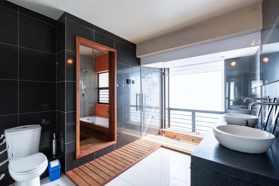 5 Bedroom Property for Sale in Fresnaye Western Cape